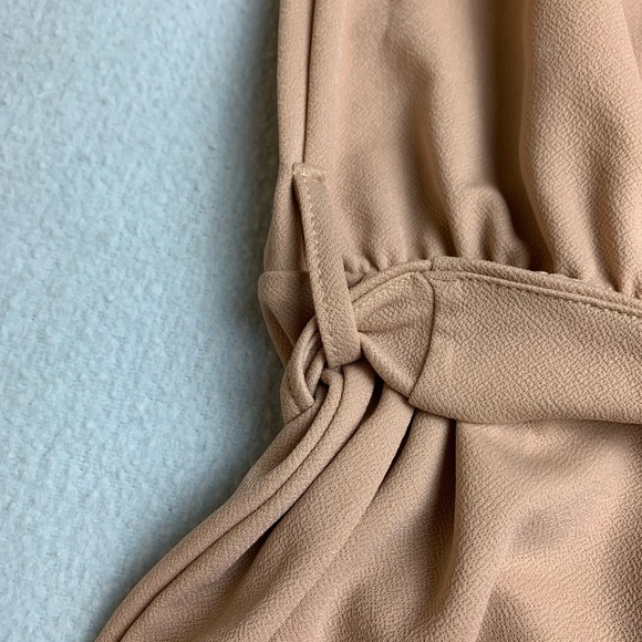 NWOT Boohoo crepe tie waist ruffle hem dress - Picture 3 of 5